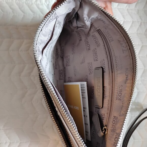 MICHAEL Michael Kors Women's Grey Selma Quilt Leather Zip Wristlet Clutch - Picture 3 of 4